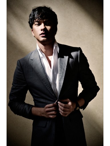 nick_RITZ_GRAYSUIT_1